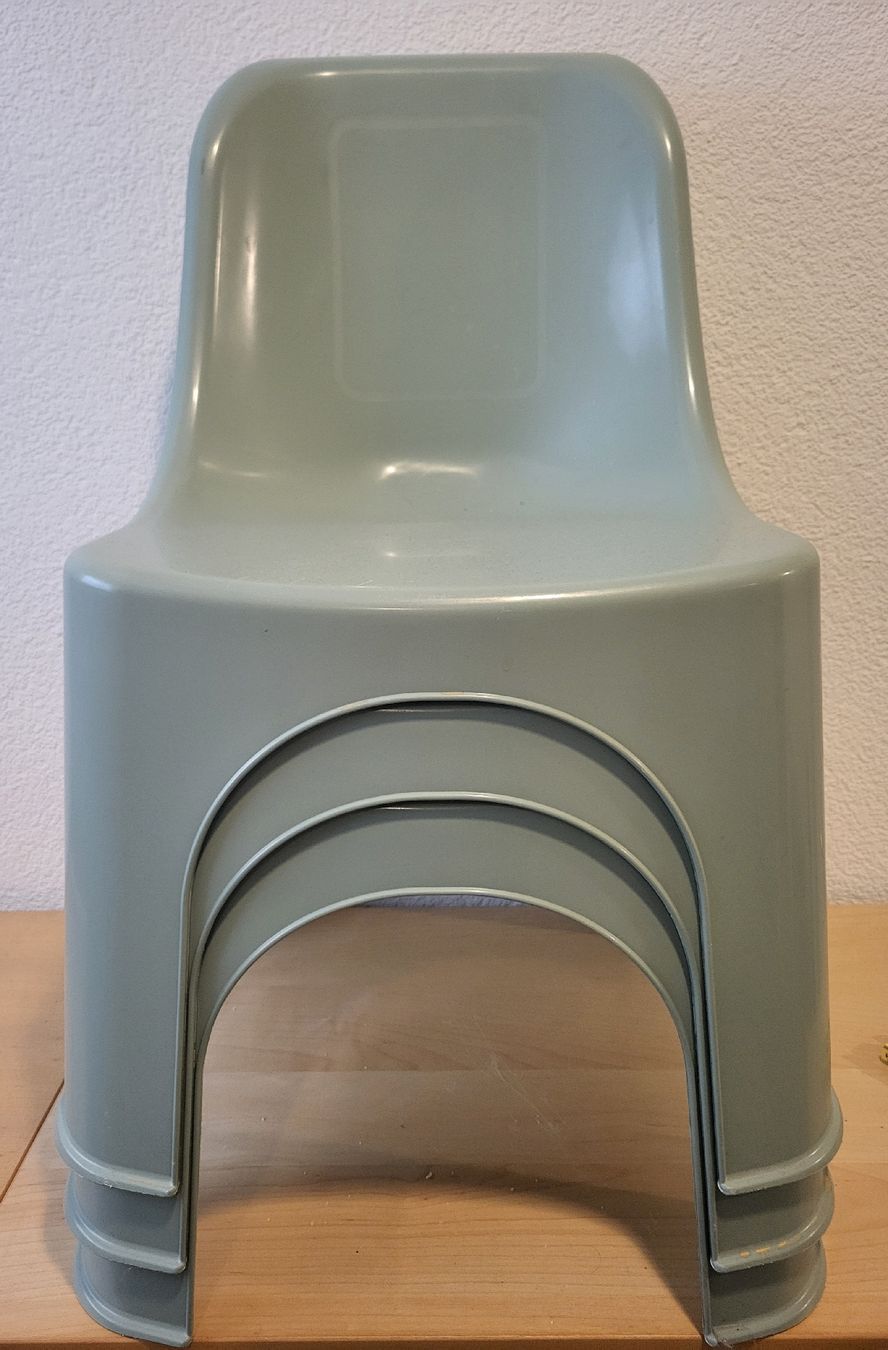 Stühle: 2-3 Kinderstühle Plastik – Gebraucht aus Birmenstorf AG von Cjl 4