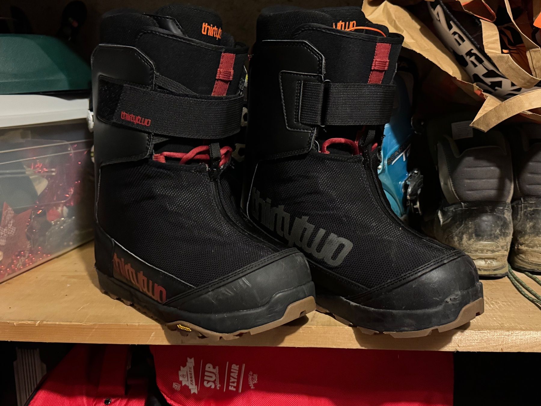 Jones Scarpe da uomo: Thirtytwo Jones Splitboard boots – Usato da Fribourg venduto da Jayaeby