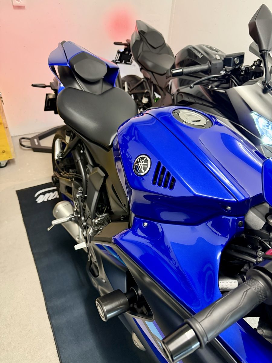Yamaha Strada: 35kw Yamaha r7 / Icon Blue / 2000km – Usato da Laupen ZH venduto da Corvinetto 1