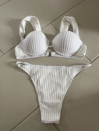 Weisser, gerippter Bikini Grösse M Neu
