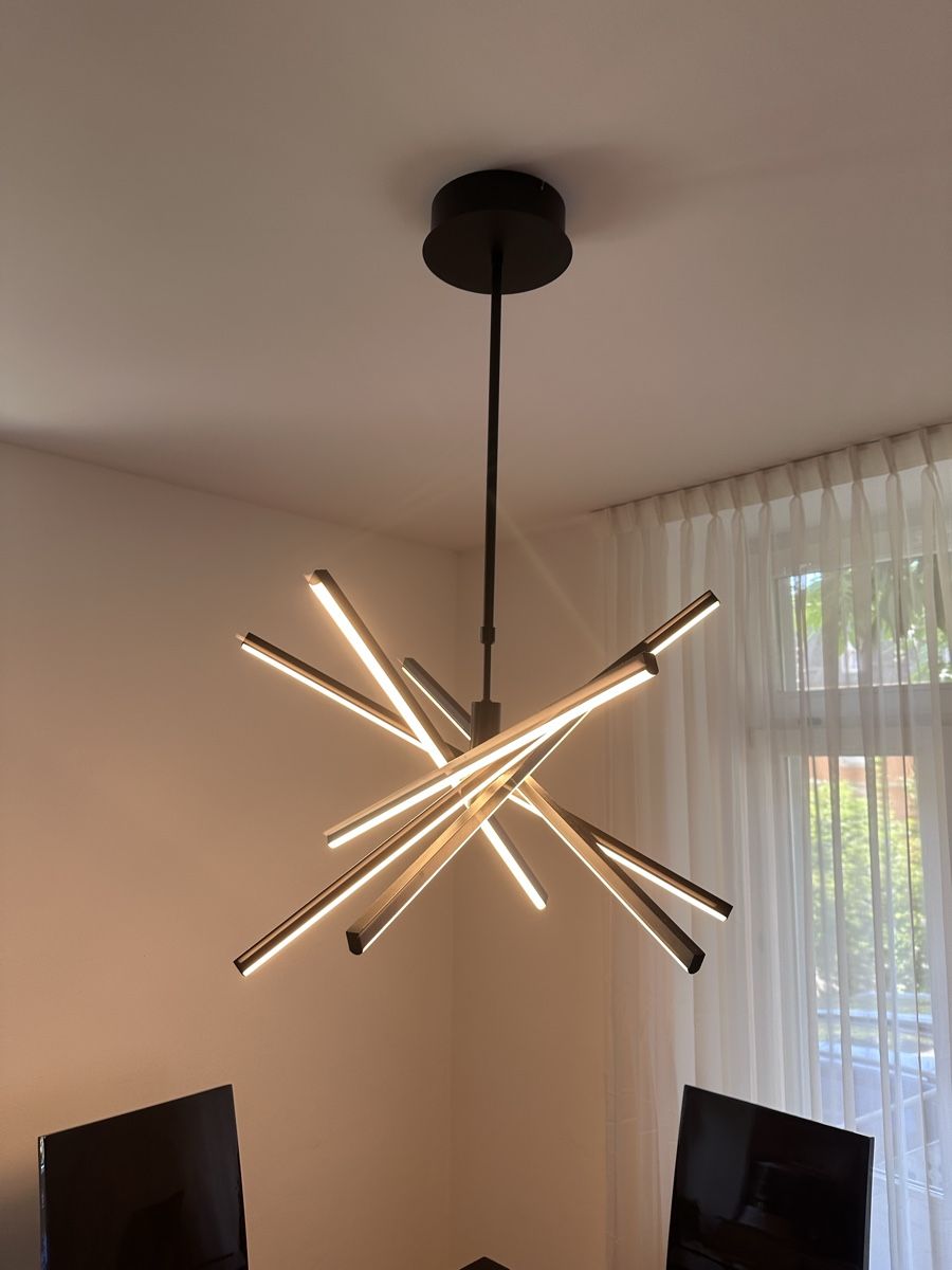 Livique Lampadari & plafoniere: Modern LED Chandelier - Great Condition – Nuovo (secondo la descrizione) da Schaffhausen venduto da sil_5jz9
