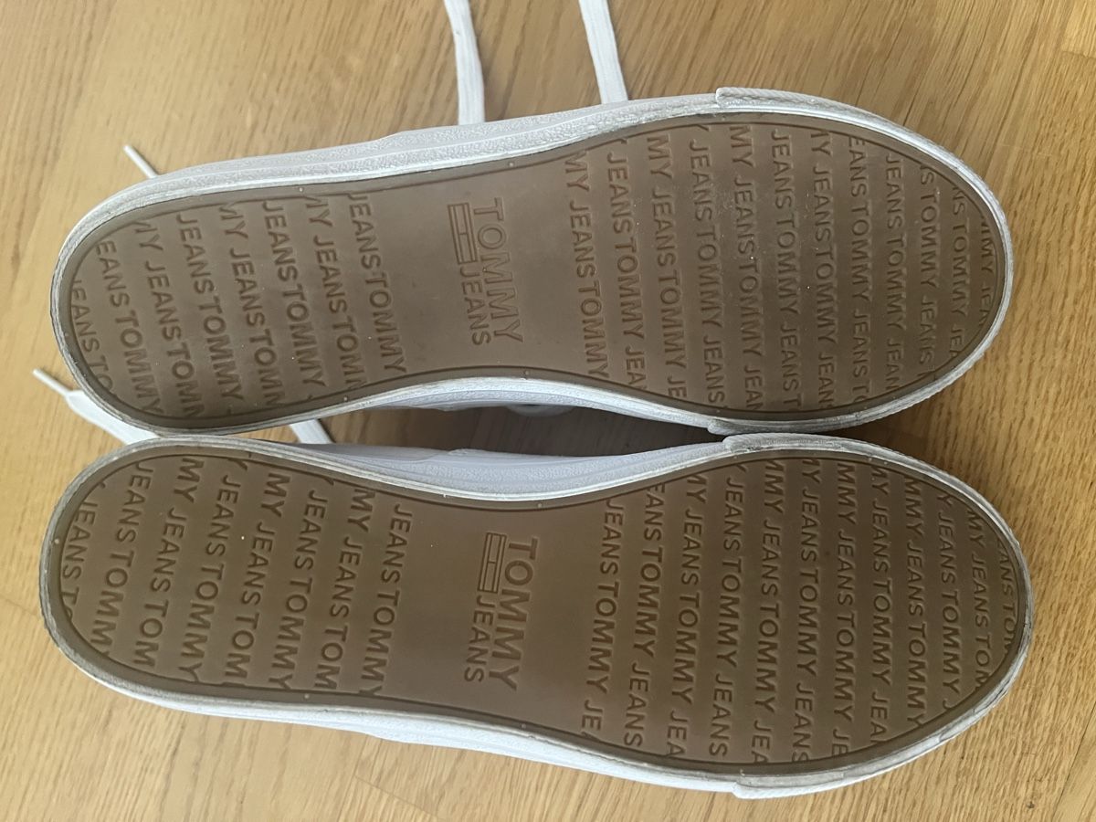 Tommy Hilfiger Scarpe da donna: Baskets Tommy Hilfiger blanches, taille 37 - État neuf! – Nuovo (secondo la descrizione) da Lutry venduto da tat_2zxq 2