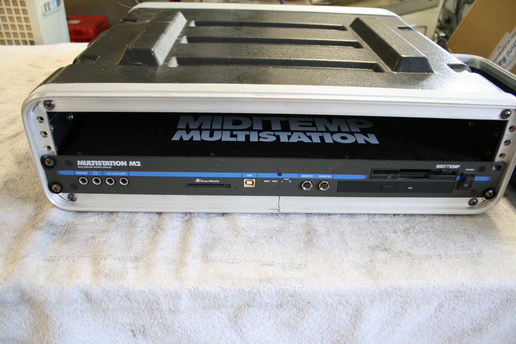 Audio- & Mediensysteme: Miditemp Multistation M2 Multimedia Workstation inkl. Case – Gebraucht aus Greppen von Sonnenterrasse