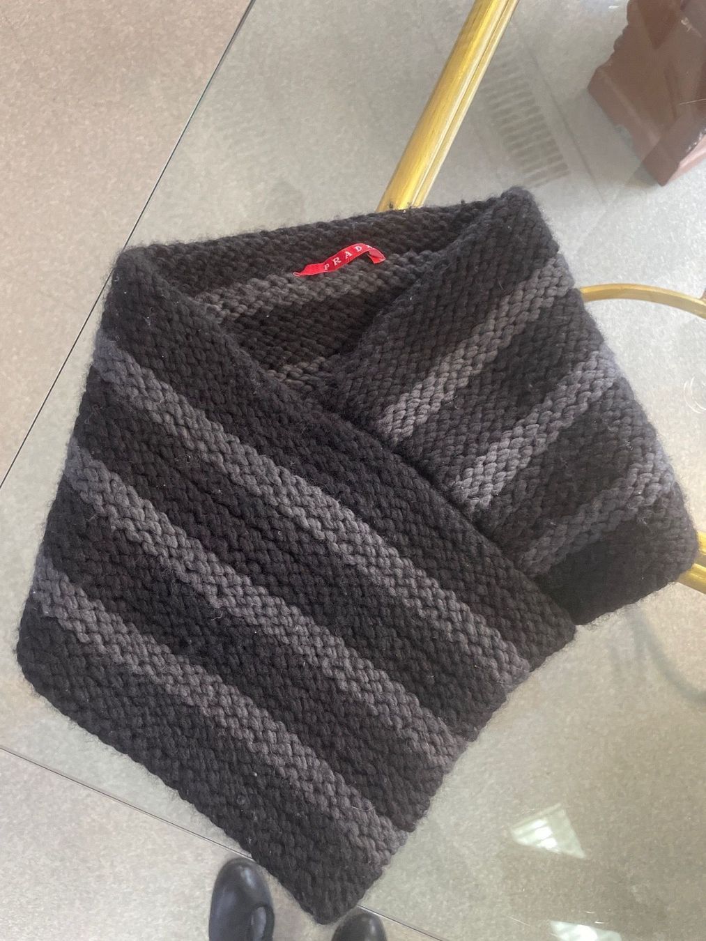 Prada Foulard & Sciarpe: Prada Schal – Nuovo e nell'imballaggio originale da Lachen SZ venduto da HelvetiaLuxury 1