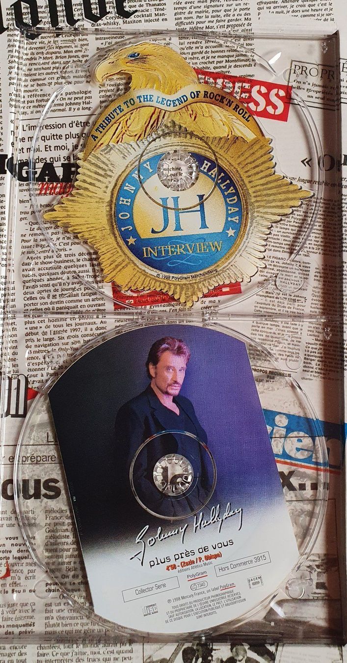 Dischi in vinile: Johnny Hallyday Plus Prés De Vous Coffret Edition Limitée – Usato da Botyre (Ayent) venduto da Viperine 6