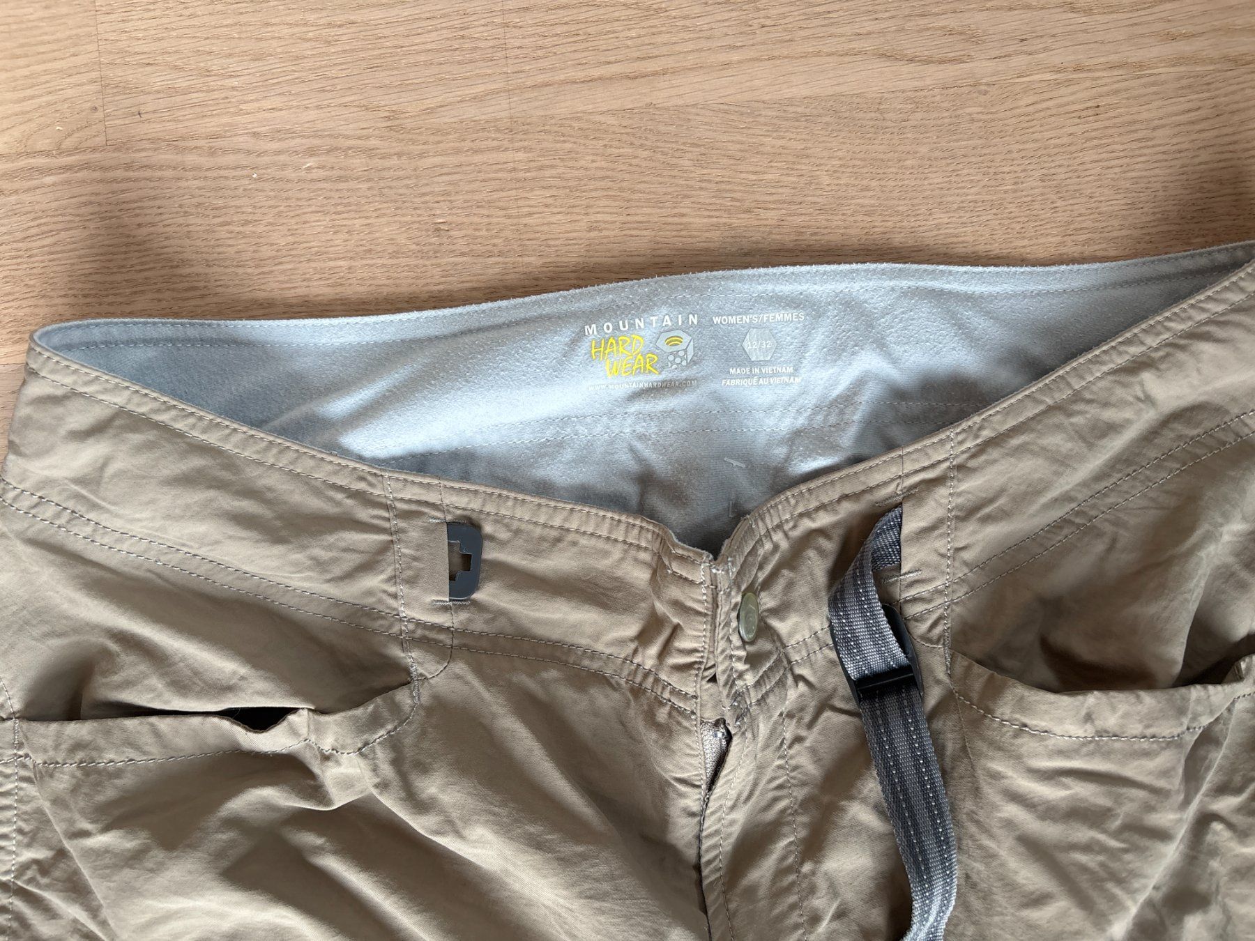 Mountain Hardwear Pantaloni: Mountain Hardwear leichte Wanderhose – Usato da Elgg venduto da Jo_Naj