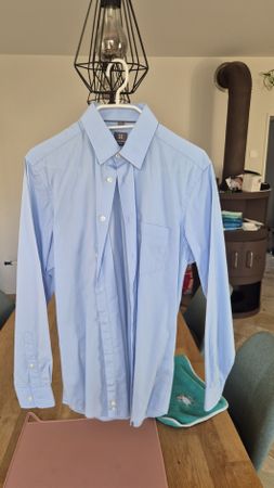Herren Hemden Hellblau Grösse 38 Langarm mit Brusttasche