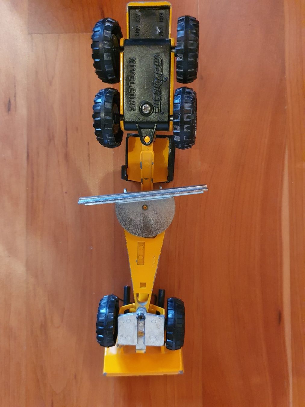Majorette Modellini d'auto: Majorette Niveleuse Baumaschine im Massstab 1:40 – Difettoso da Triesen venduto da platzproblem1 6