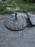 Schwerer Sonnenschirmständer aus Beton ca Ø 71 cm