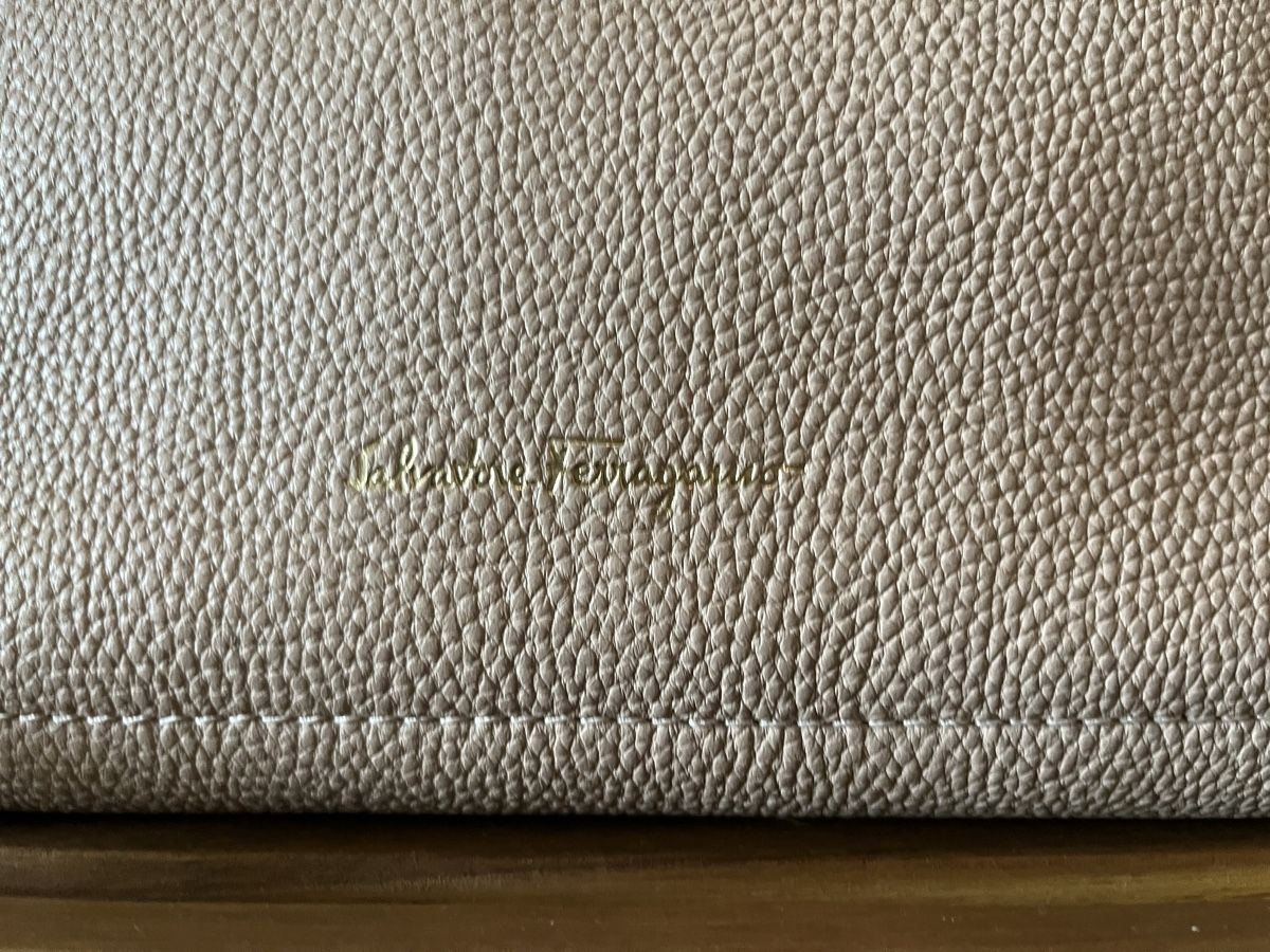 Salvatore Ferragamo Sacs femmes: Salvatore Ferragamo Tote Bag - Excellent condition – Neuf (Voir description) à Colombier NE par Rain.. 2