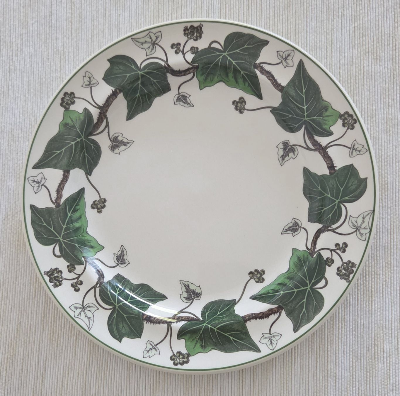 Wedgwood Piatti: WEDGWOOD IVY NAPOLEON – Nuovo (secondo la descrizione) da Ascona venduto da principessacaroline
