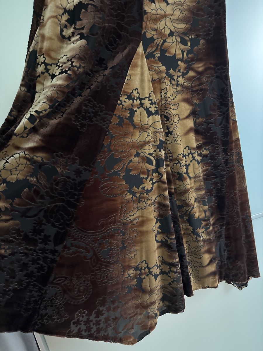 Vestiti: Elegantes Samtkleid mit Blumenmuster, Grösse M – Nuovo (secondo la descrizione) da Hendschiken venduto da Uraniali 1