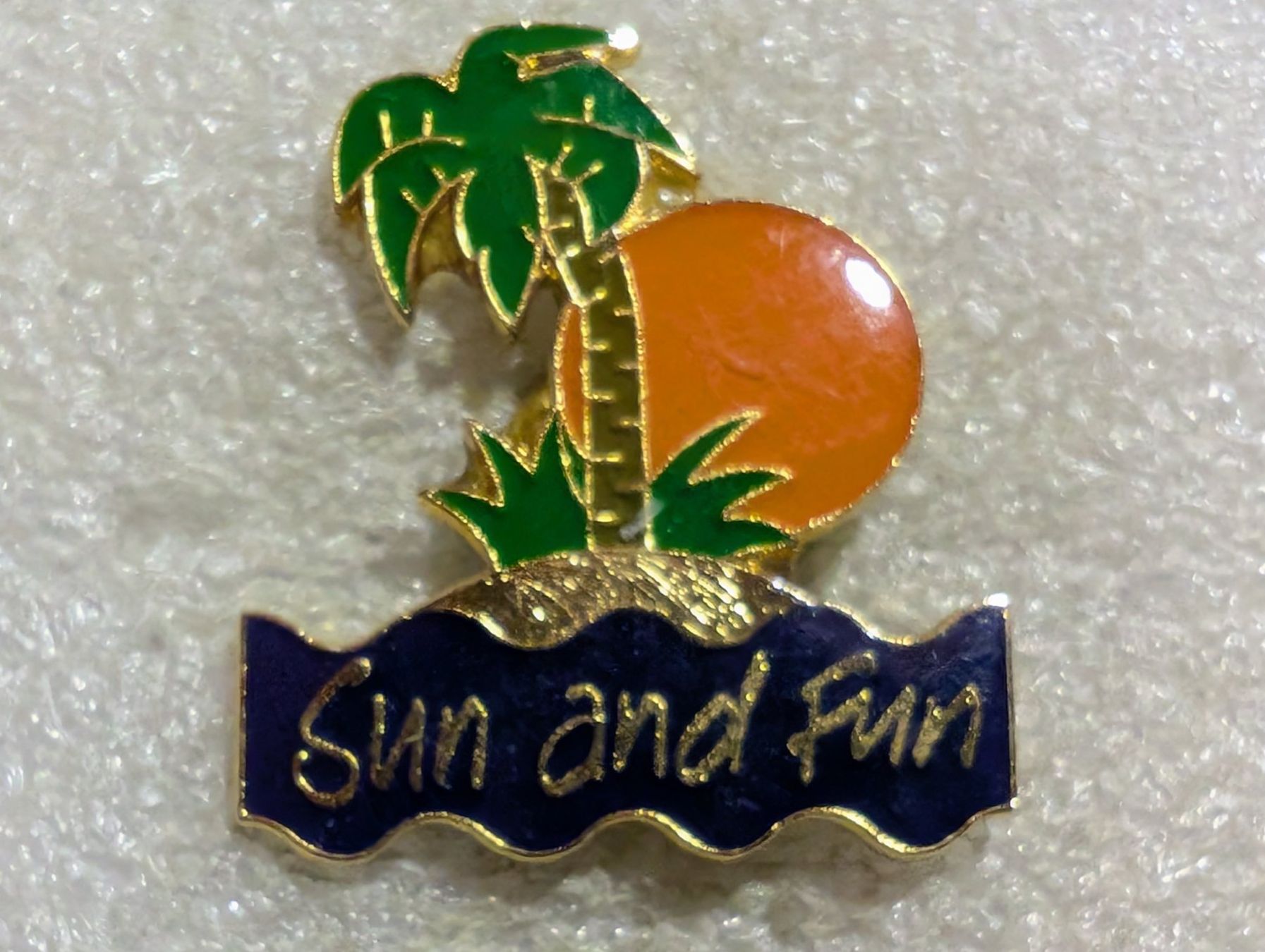 Placchette & Badge: Ansteckpin 40: Sun and Fun – Usato da Oppligen venduto da Pin-Fall-Shop