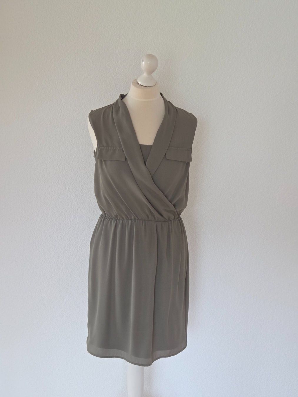 Vestiti: Freizeitkleid Kiabi grün – Usato da Wängi venduto da Bibo4.