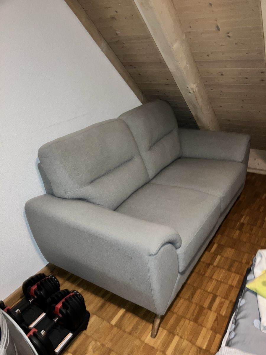 Sofas: 2er Sofa in Grau – D'occasion à Effretikon par bodycheck77 2