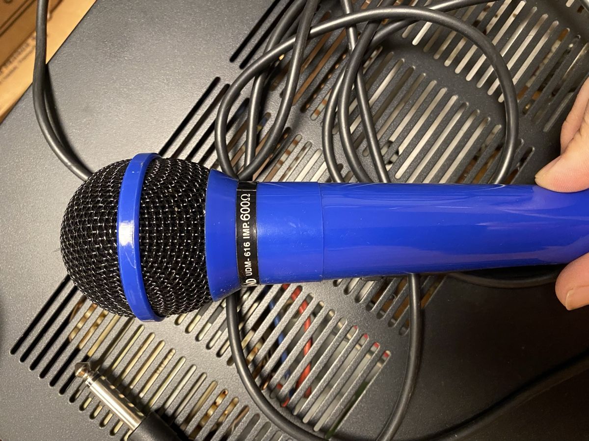 Microfoni: Microfono blu InterSound con cavo – Usato da Mezzovico venduto da AnGy-AnGy 1