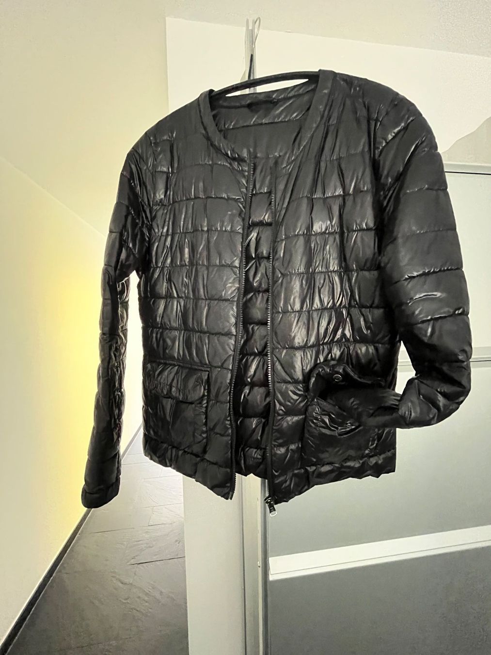 Vestes: doudoune noir brillant Benetton – D'occasion à Delémont par Kiki75 1