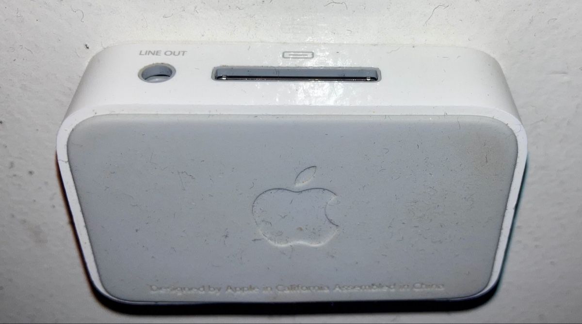 Chargements: Apple iPad 1 & 2 Dockingstation weiss – D'occasion à Eglisau par Shoprabbit