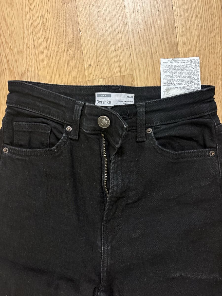 Bershka Jeans: bershka jeans flared schwarz – Usato da Glattbrugg venduto da Nixonia 1