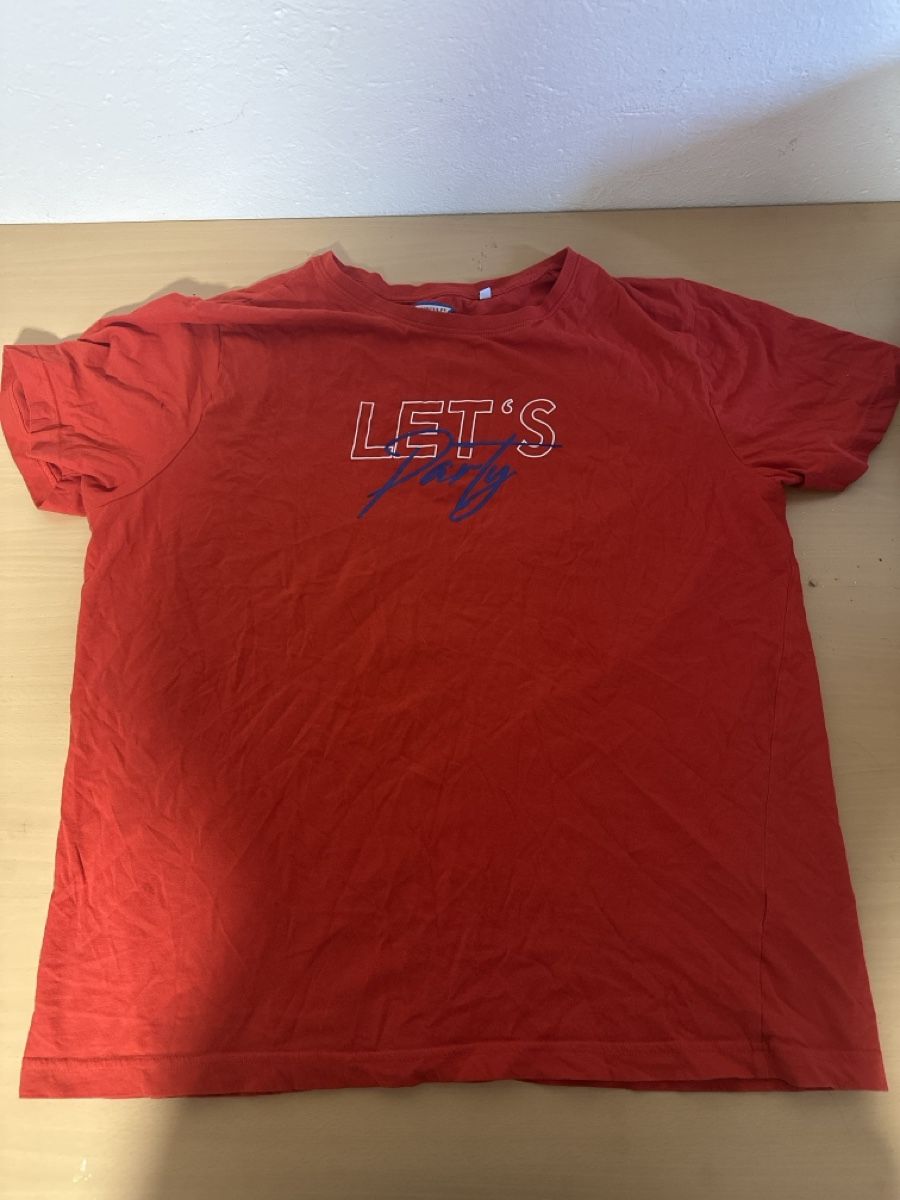 T-shirts: T-shirt rouge Disculpe  – D'occasion à Lausanne par sam_hp5y