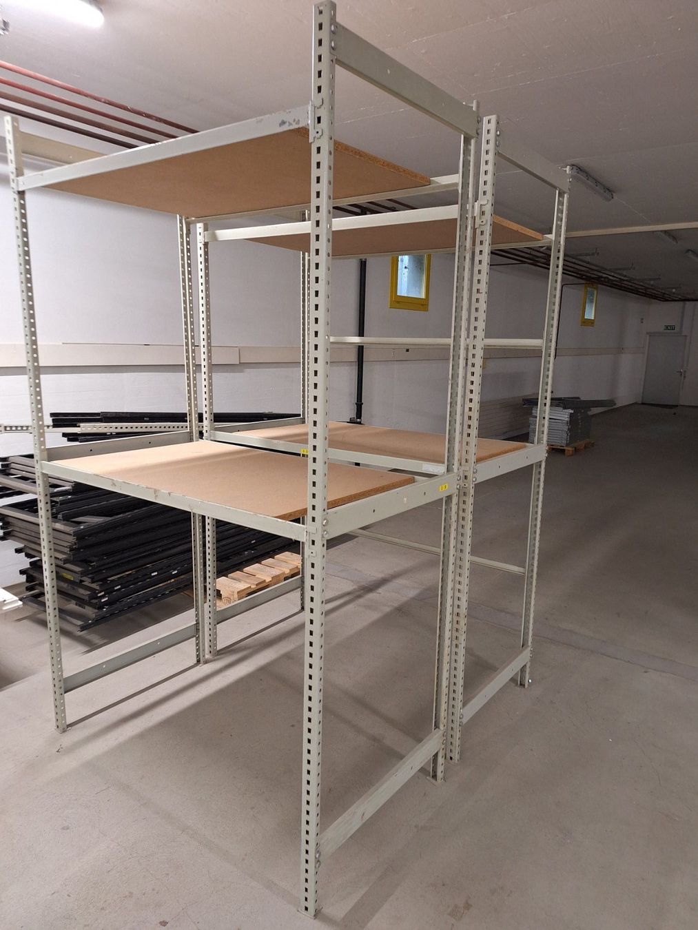 Scaffali: Regal/ Warenträger – Usato da Kirchberg BE venduto da Hermi73