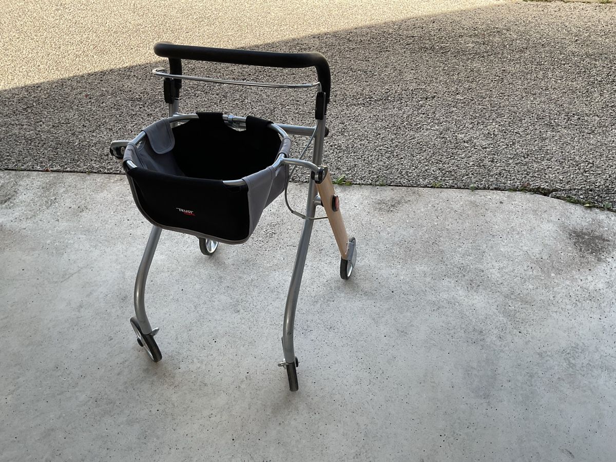 Ausili per la deambulazione: Rollator – Usato da Ettingen venduto da gaggalari 2