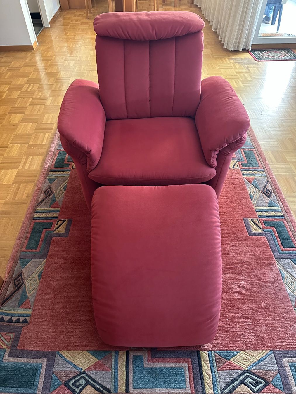Sessel: Bequemer Relax-Sessel mit Hocker inkl. Teppich – Gebraucht aus St. Gallen von Tt101889