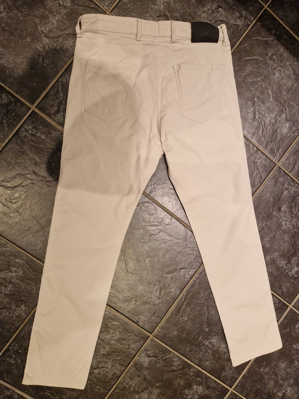 Massimo Dutti Hosen: Massimo Dutti: Hellgraue Hosen, Gr. EUR 40 – Gebraucht aus Wittenbach von Cgigi 1