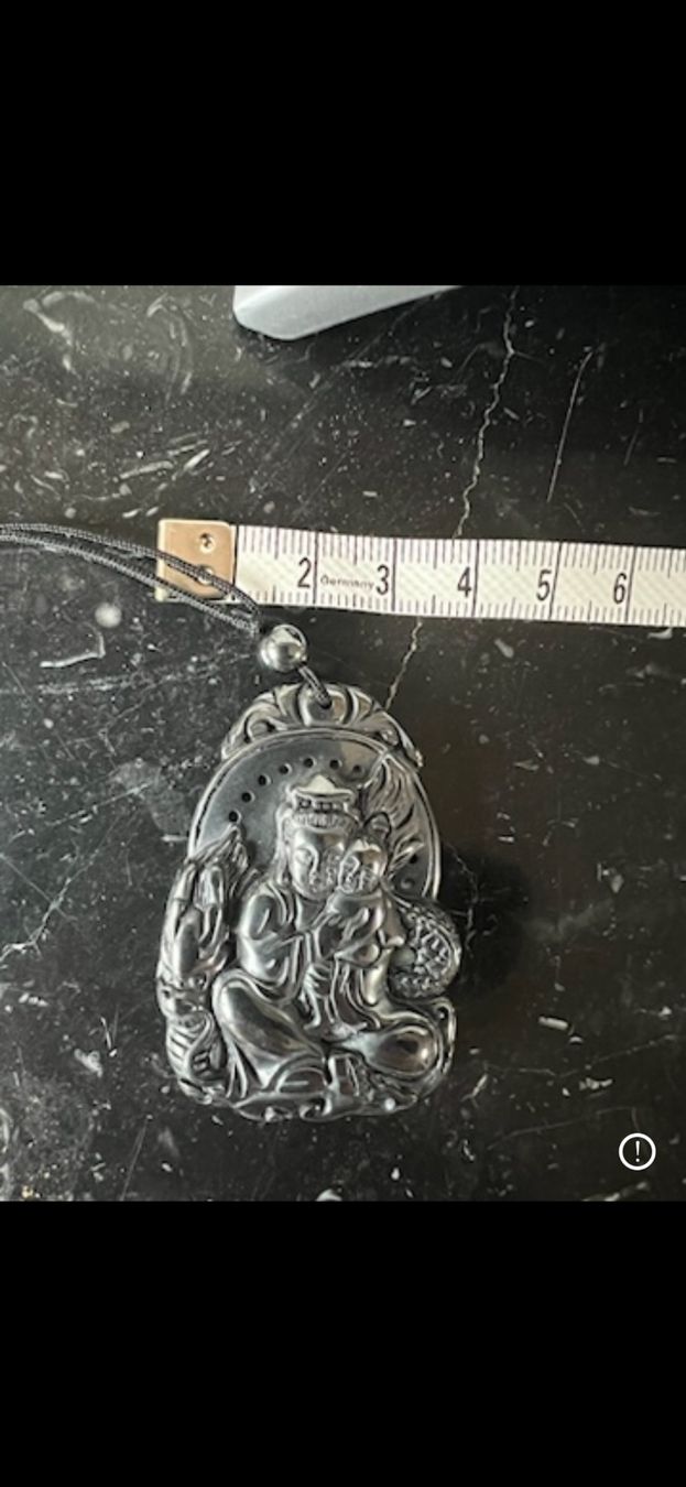 Ciondoli: Buddha Oder Drachen Anhänger mit Schnur – Nuovo e nell'imballaggio originale da Teufen Ar venduto da Exclusive.stuff.CH 1