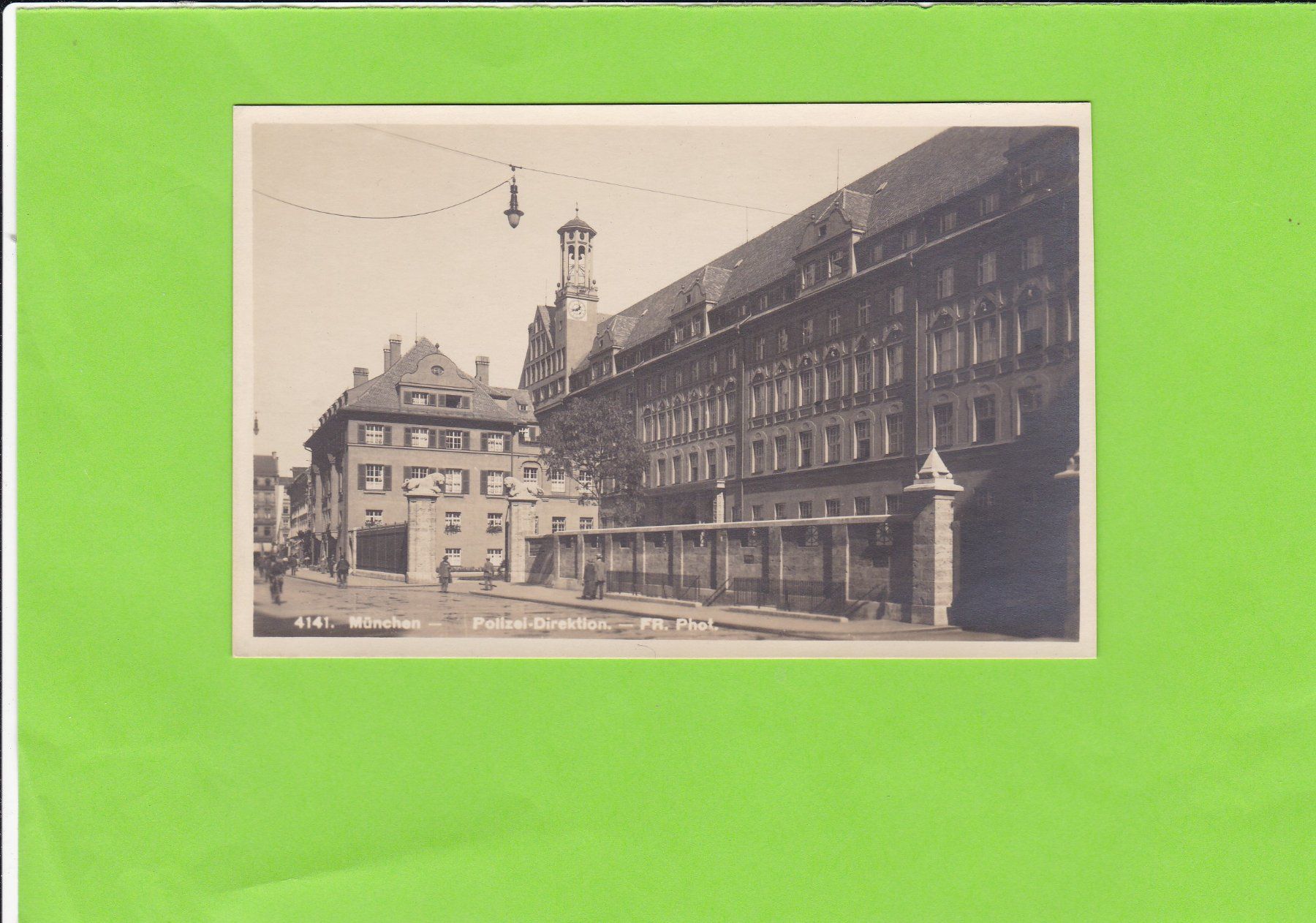 Cartes postales: München-Polizei-Direktionsgebäude--belebt – D'occasion à St. Peterzell par neckertal