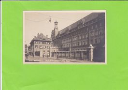 München-Polizei-Direktionsgebäude--belebt