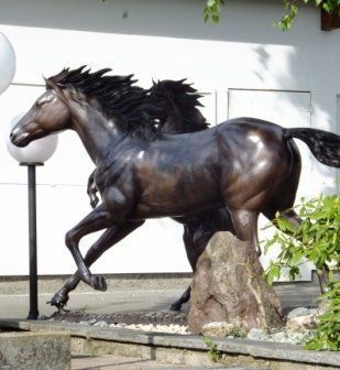 Skulpturen & Statuen: Bronze 'Horse Running on Water' 188cm – Gebraucht aus Stäfa von Satinoir 6