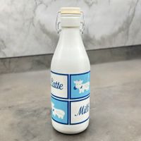 Bouteille de lait vintage en opaline par CERVE Italie 1970s