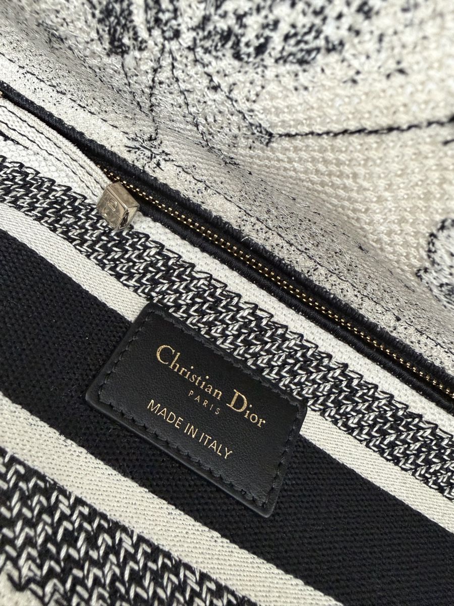 Dior Sacs femmes: NEW Lady Dior D-Lite Tasche – Neuf avec emballage d'origine à Vacallo par kellyyy 7