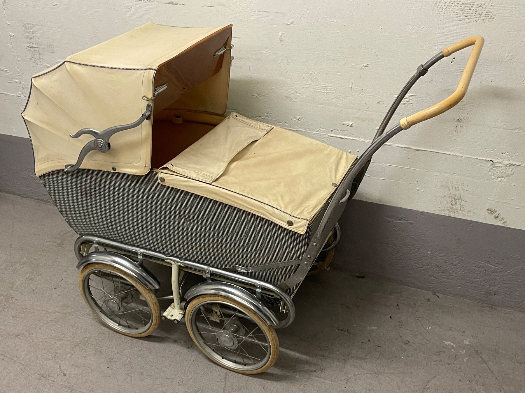 Carrozzine: Vintage Baby-/Kinderwagen – Usato da Zürich venduto da Vintage-1993