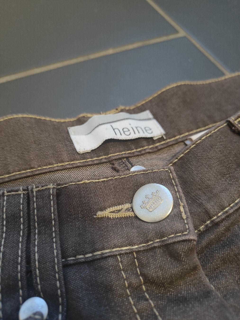 Heine Pantaloni: Y2K Hose mit Kronen – Nuovo (secondo la descrizione) da Zürich venduto da naedaeo 3
