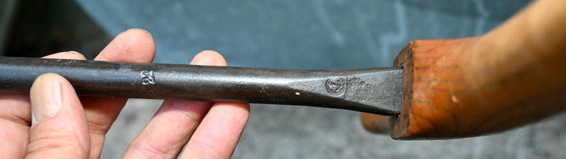 Tutti gli attrezzi: ANTIKER Handbohrer Länge 46cm punziert ANKER & 22 – Usato da Pfaffhausen venduto da mono_rec 8