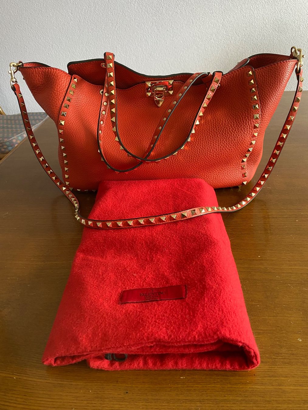Valentino Borse da donna: Valentino Rockstud Tasche – Usato da Küssnacht venduto da Flowerlady