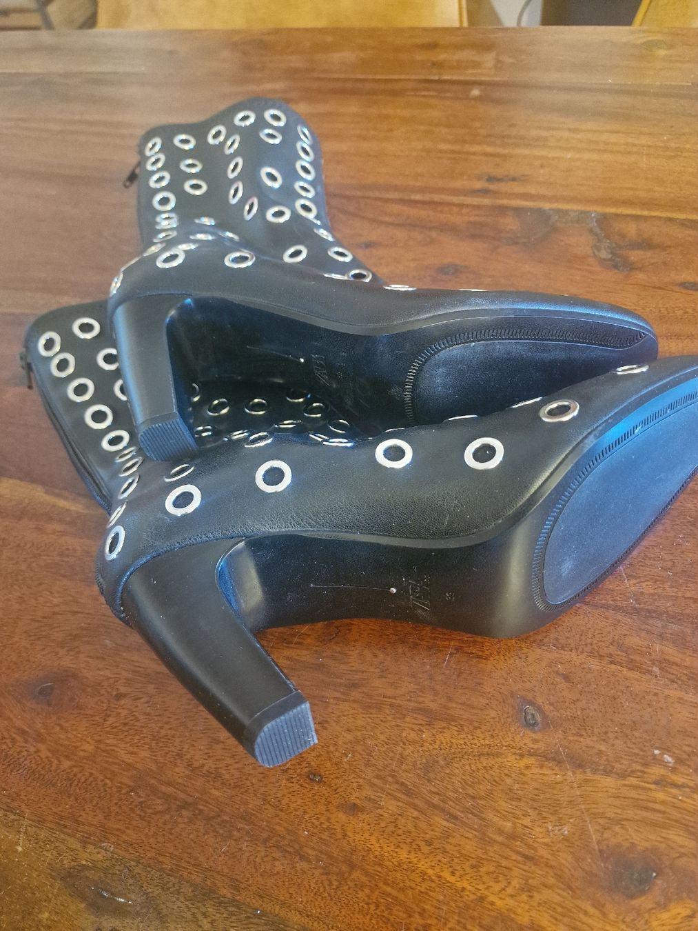 Zara Scarpe da donna: Stiefel von Zara Grösse 39 – Nuovo (secondo la descrizione) da Rheineck venduto da Namaste 1