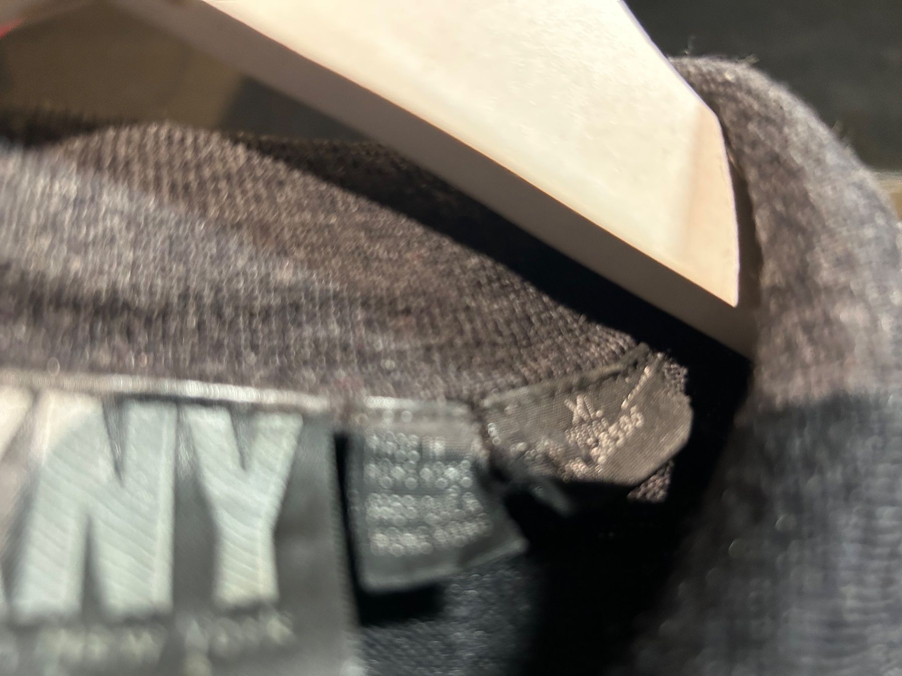 DKNY Maglioni & Felpe: Wollpullover mit Kragen – Usato da Zumikon venduto da Uranus88 1