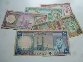 Lot ++ 5 Banknoten aus Saudi Arabien