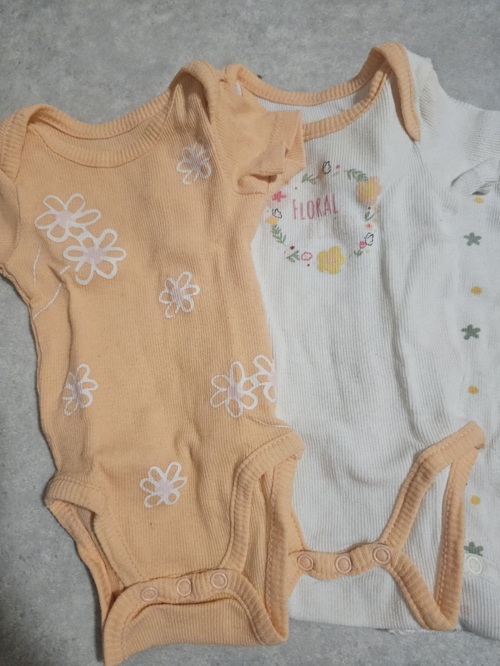 Lotti & Set di vestiti: Lot de bodies tailles 54 – Usato da Sornetan venduto da T.a333 1
