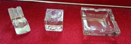 2 Pfeiffenhalter und 1 Aschenbecher aus massivem Glas