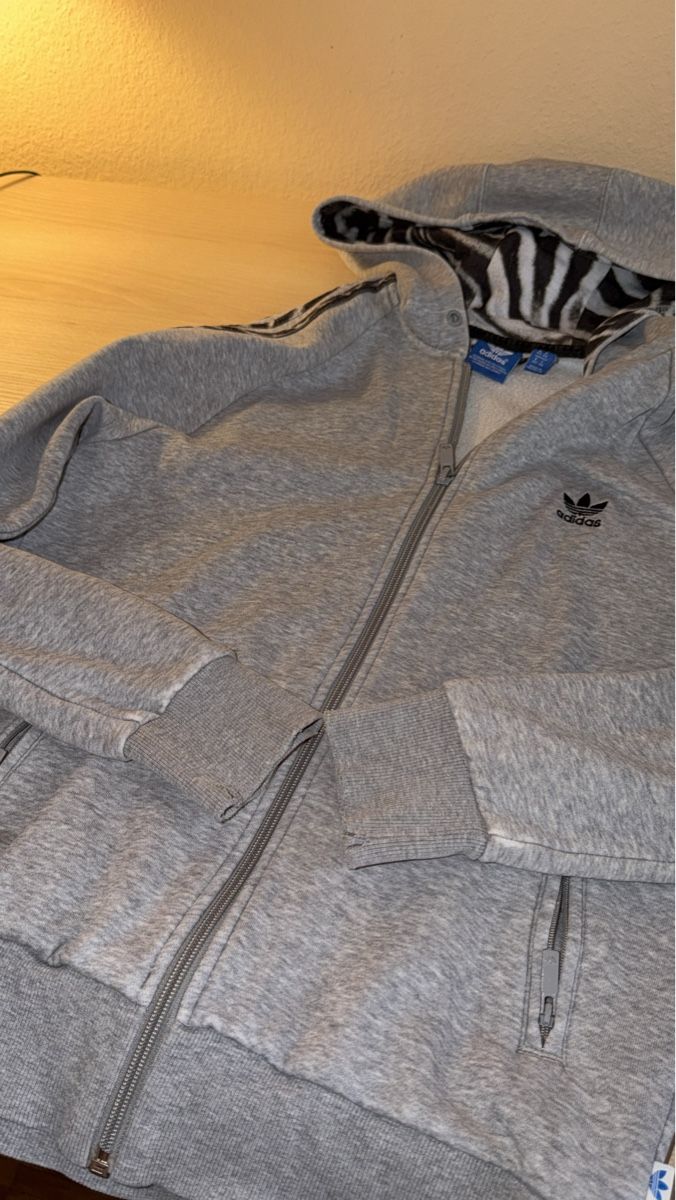 Adidas Giacche: ADIDAS GREY ZEBRA HOODIE – Usato da Genève venduto da yav_9r9f 6