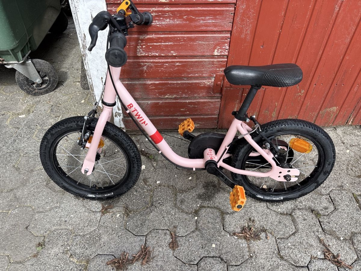 Decathlon Velos: BTWIN Kinder Velo 2-in-1 Discover 500 rosa, 14 Zoll Top! – Gebraucht aus Beckenried von silvanbue