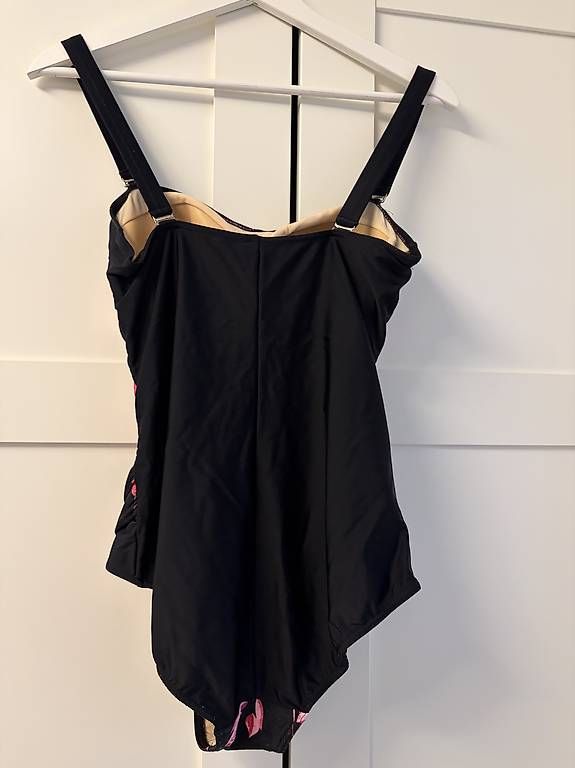 Costumi da bagno & Bikini: Badeanzug schwarz/rosa Gr 42 – Usato da Sevelen venduto da Ch_2026_1 2