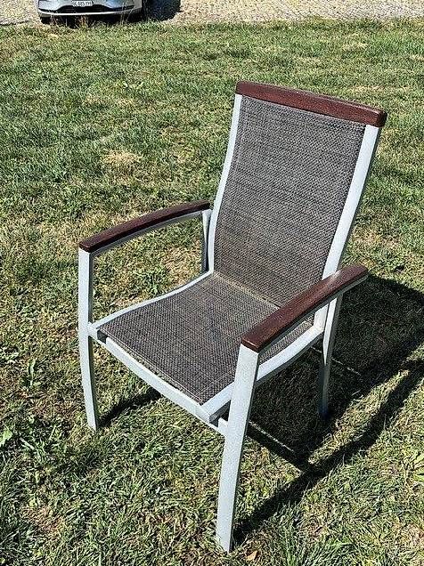 Stühle: 4 Gartenstühle stapelbar – Gebraucht aus Biel/Bienne von Chupito79