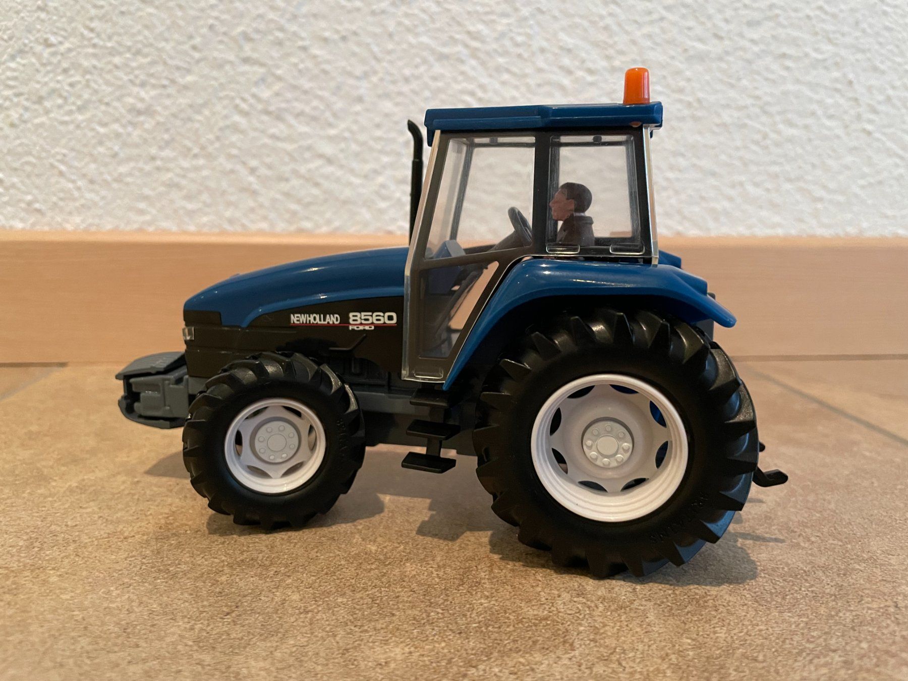 Ford Traktoren: Britains New Holland / Ford 8560 – Neu und originalverpackt aus Kreuzlingen von Stefan1150 1