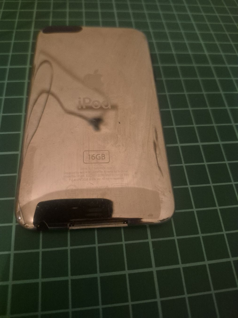 Apple Lettore multimediale portatile: iPod Touch 2 Generation 16GB - Perfect for summer! – Usato da Meyrin venduto da Retro-GZ 2
