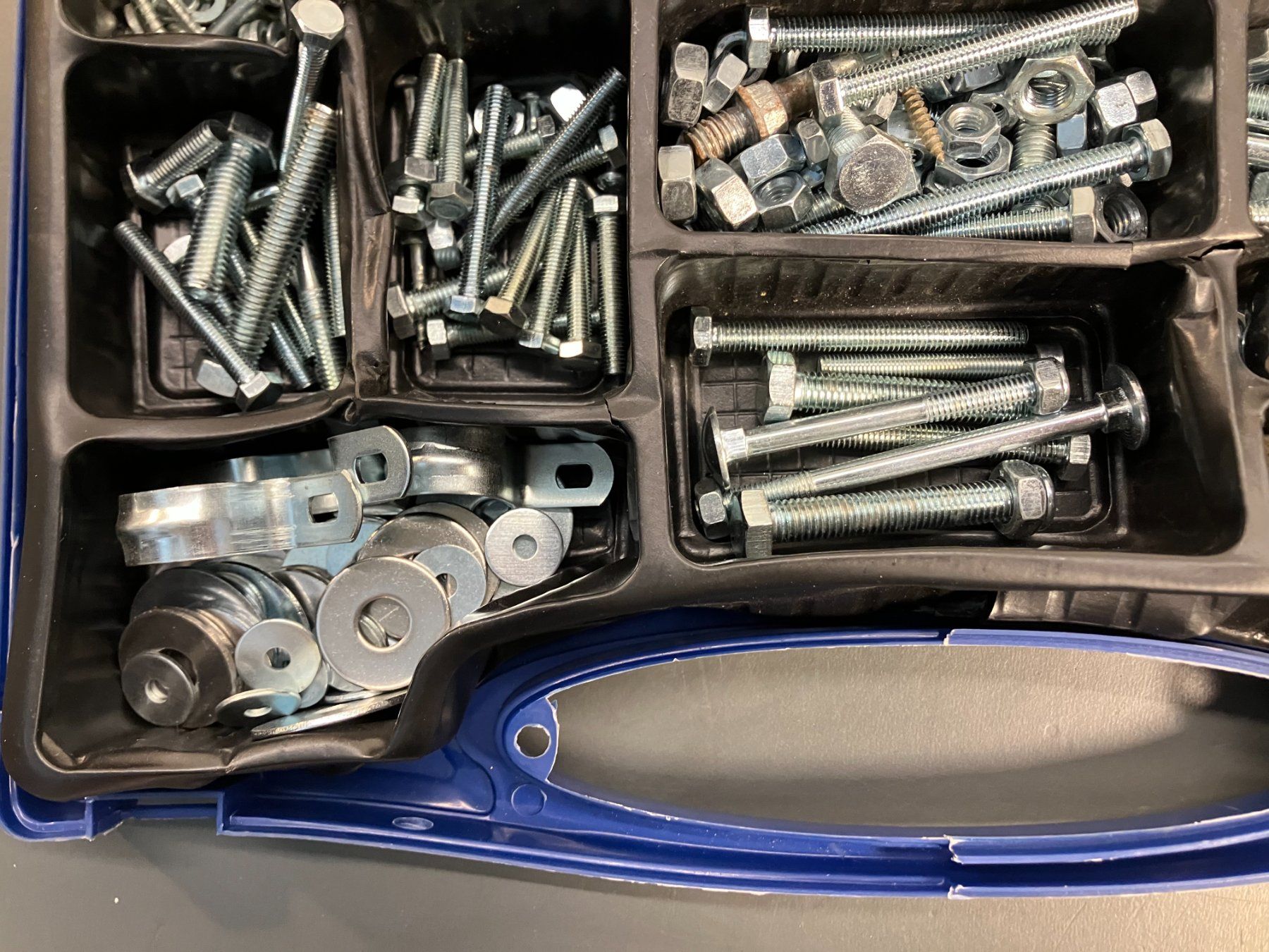 Alle Werkzeuge: Koffer-Sortierbox mit div. Metall Schrauben, Muttern ab 1.- – Gebraucht aus Lichtensteig von Buy24International 5